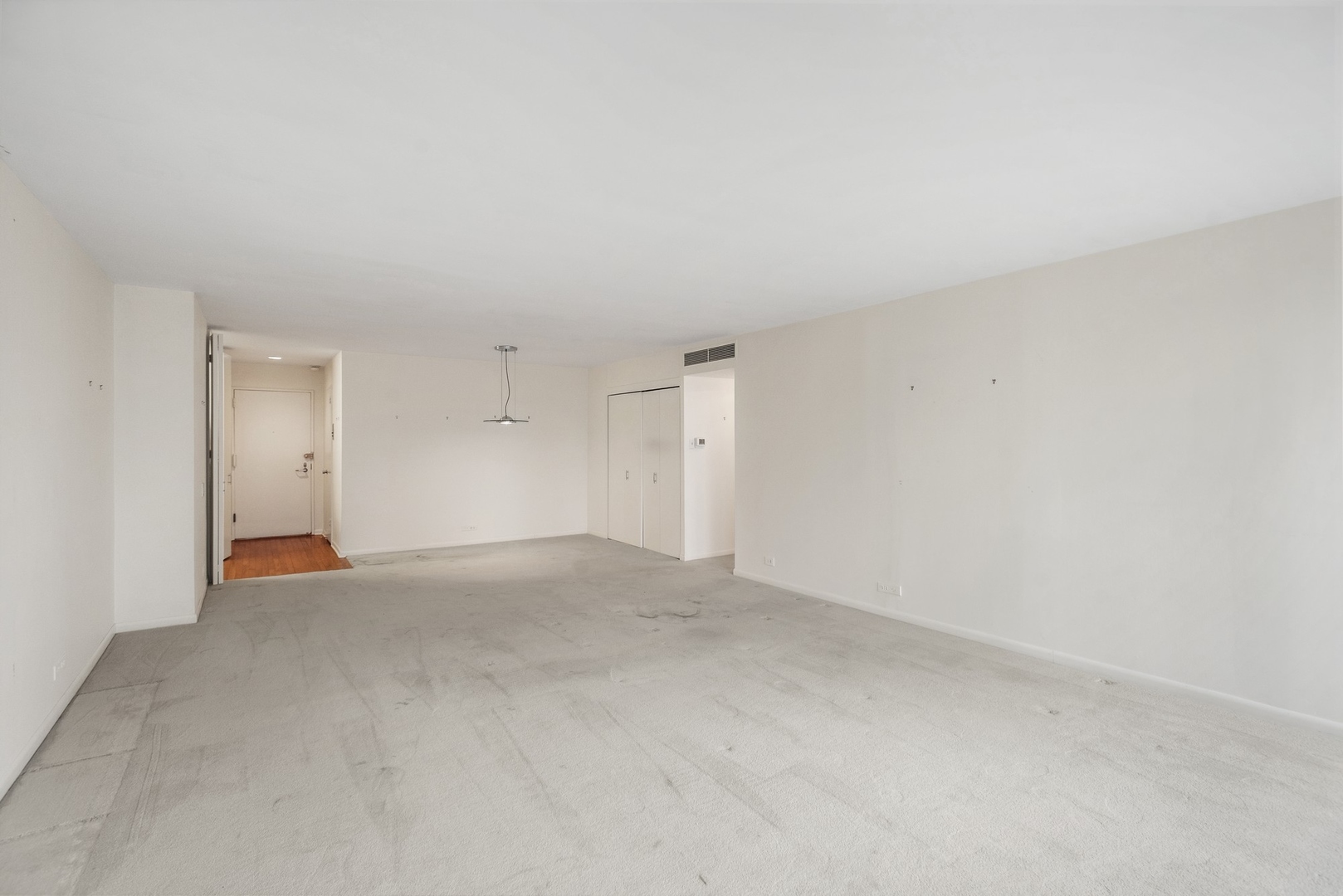 260 E Chestnut Street Unit: 3305