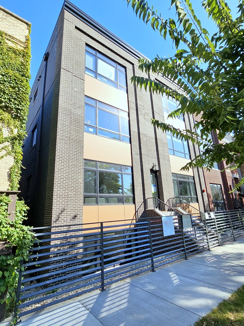 1334 W Grenshaw Street Unit: 1-WEST