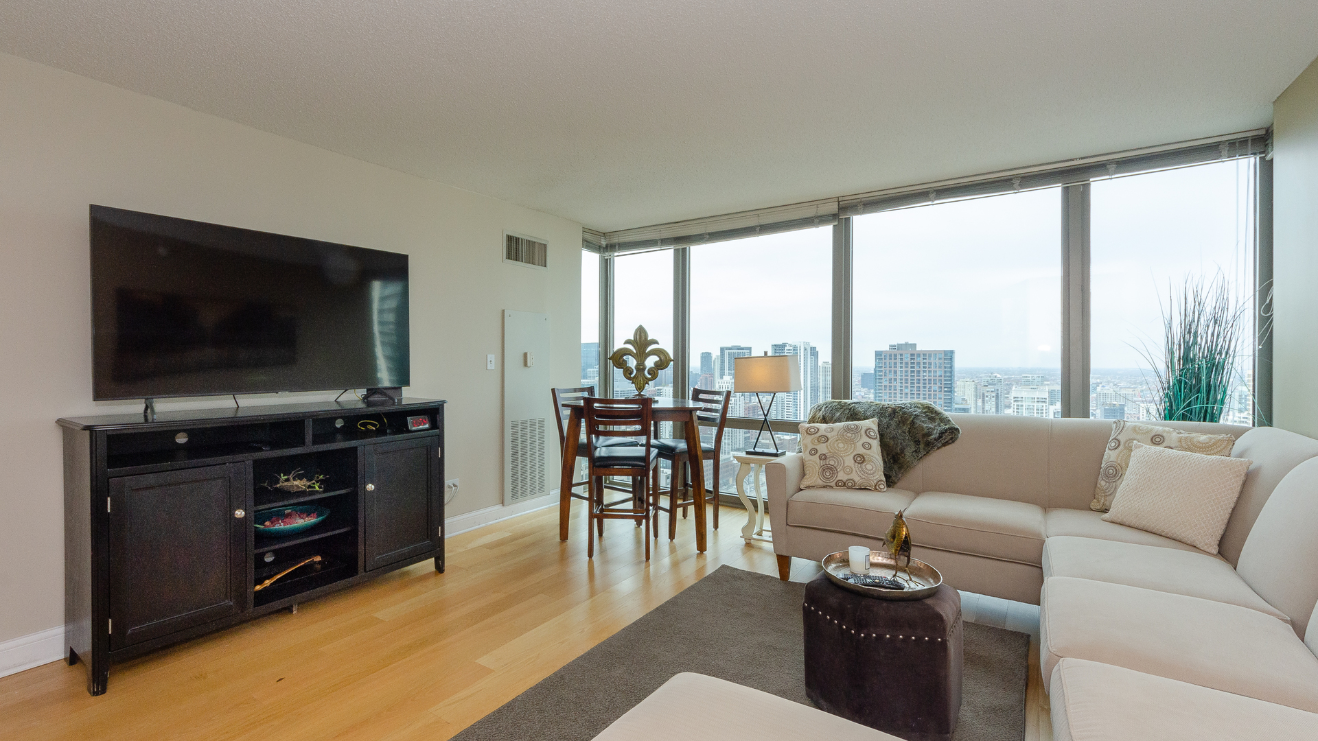 2 E Erie Street Unit: 3607