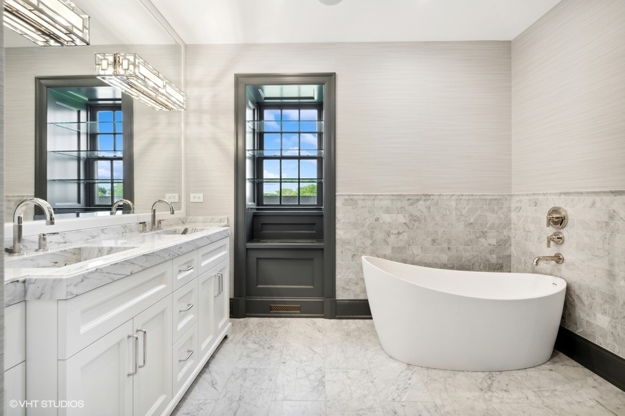 2700 N Lakeview Avenue Unit: 2