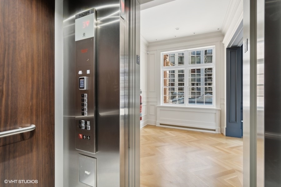 2700 N Lakeview Avenue Unit: 2