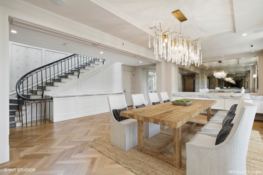 2700 N Lakeview Avenue Unit: 2