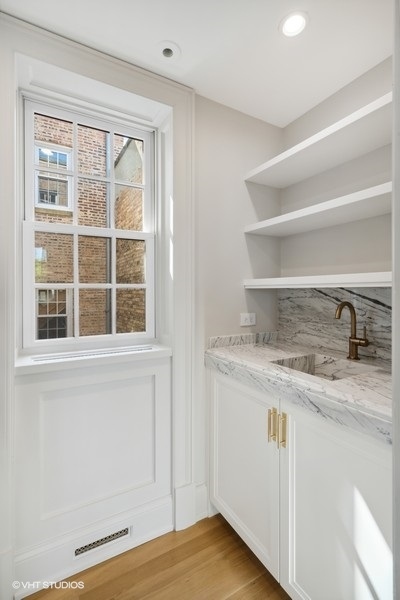 2700 N Lakeview Avenue Unit: 2