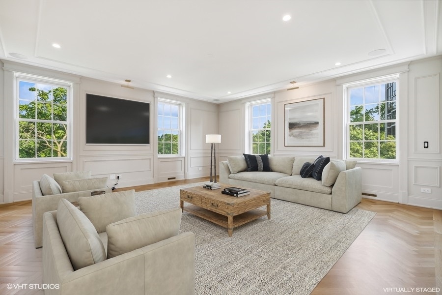 2700 N Lakeview Avenue Unit: 2