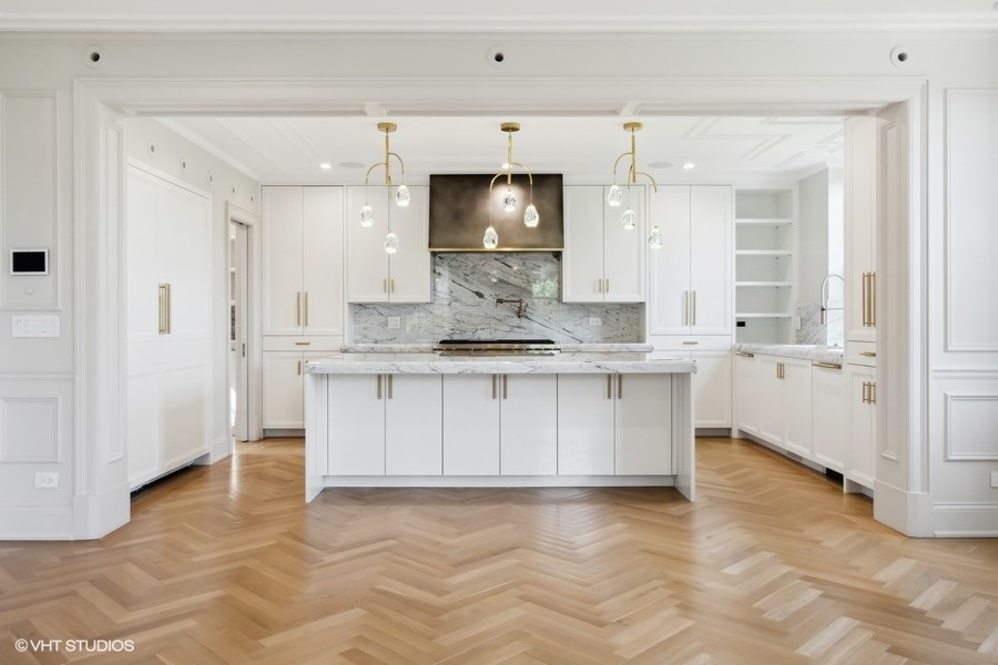 2700 N Lakeview Avenue Unit: 2