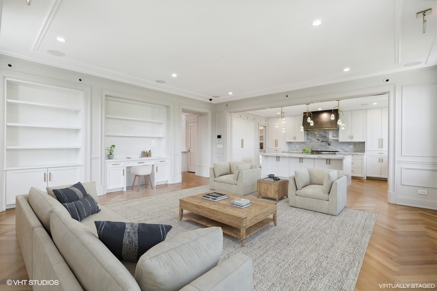 2700 N Lakeview Avenue Unit: 2