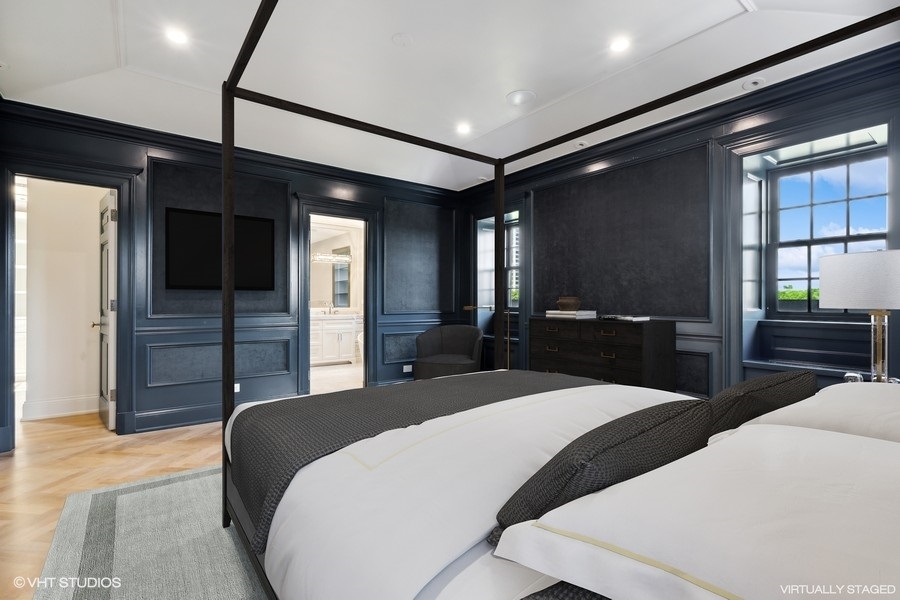 2700 N Lakeview Avenue Unit: 2