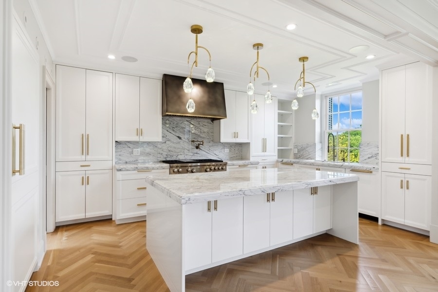 2700 N Lakeview Avenue Unit: 2