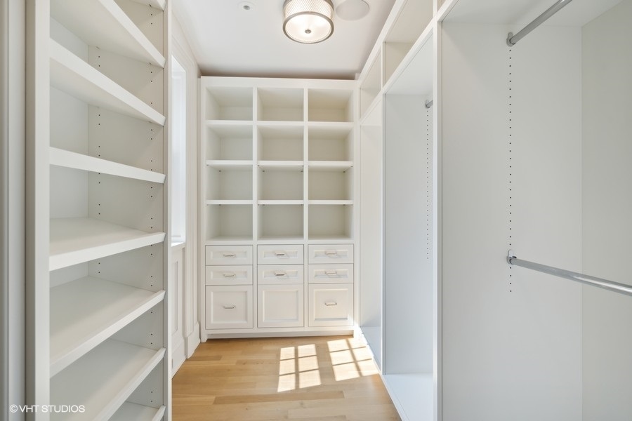 2700 N Lakeview Avenue Unit: 2