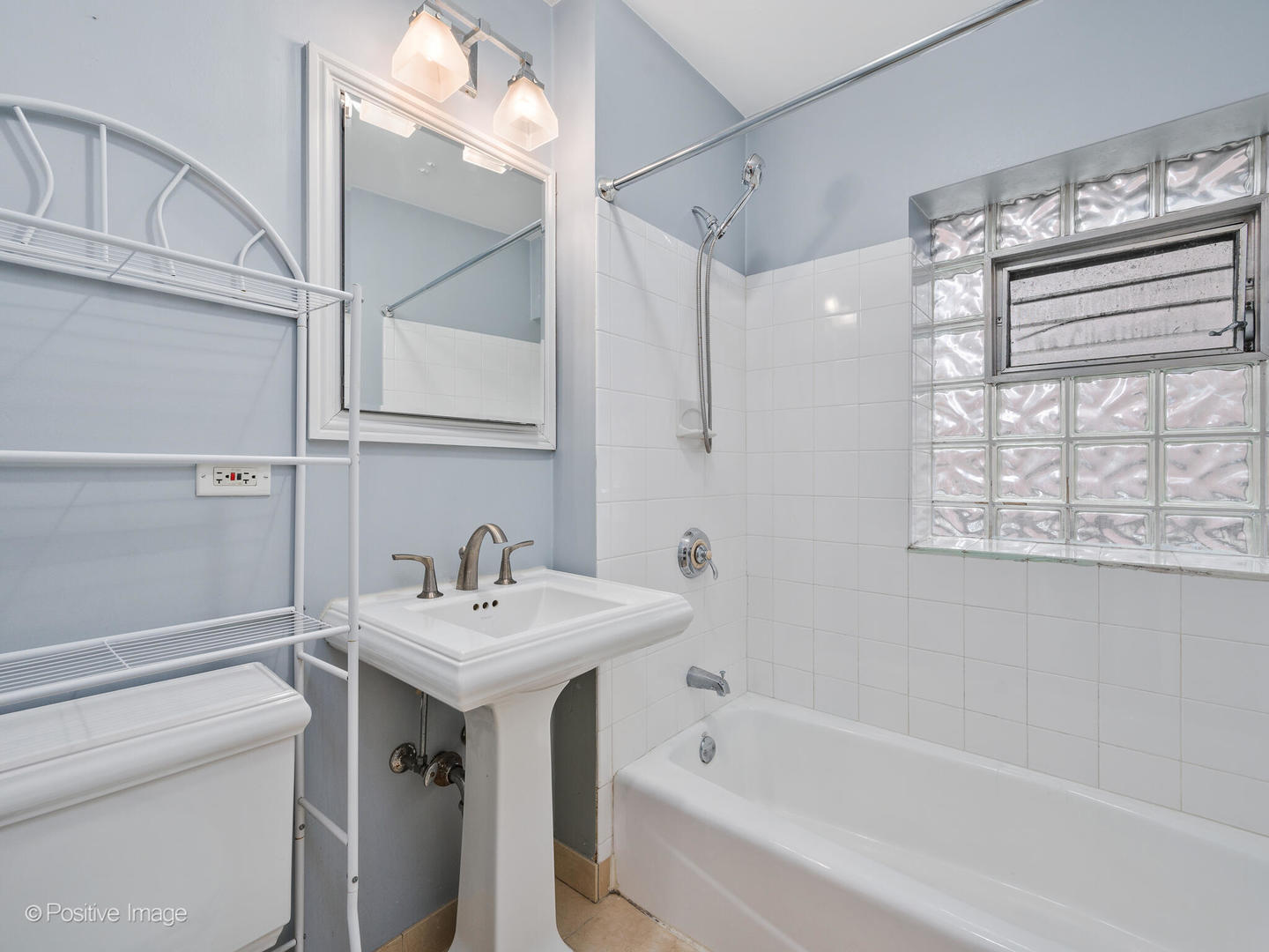 4017 N Southport Avenue Unit: 1