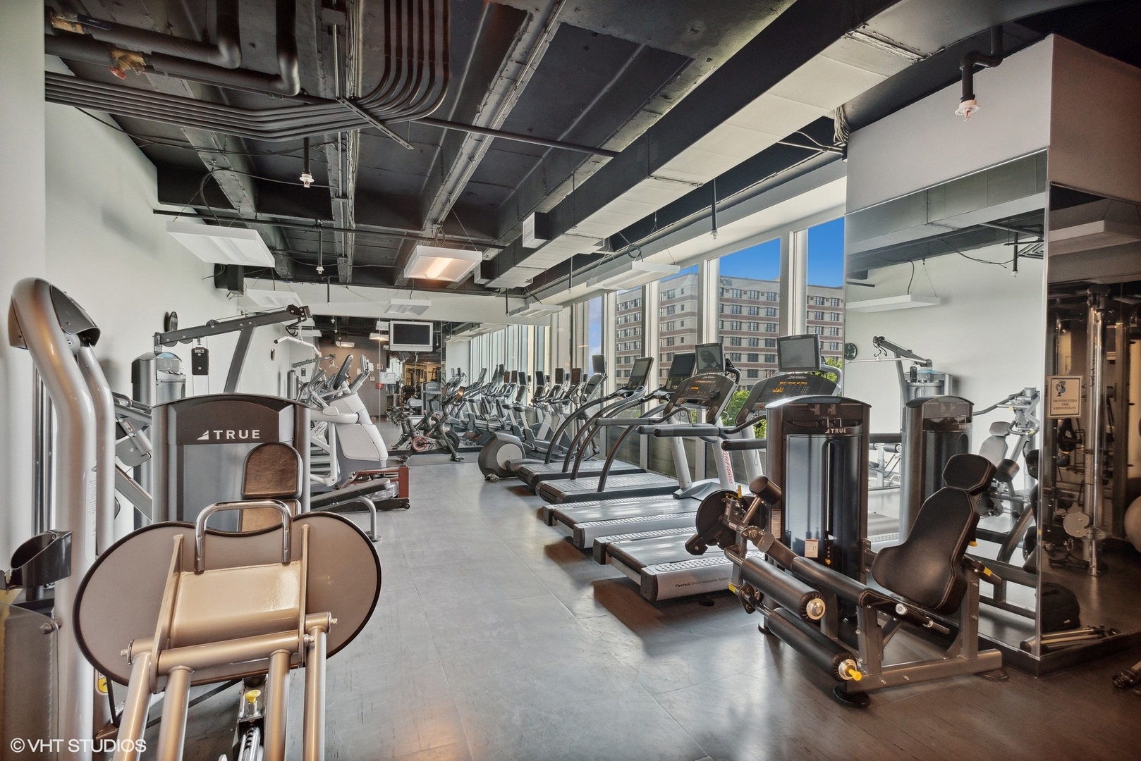 500 W Superior Street Unit: 1713