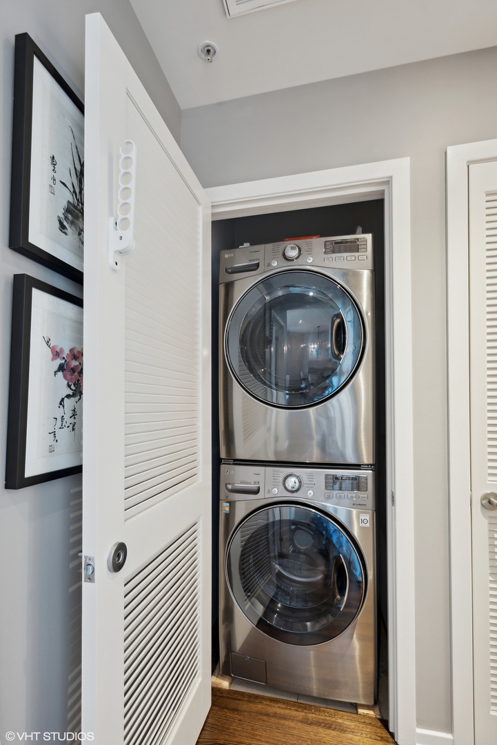 500 W Superior Street Unit: 1713