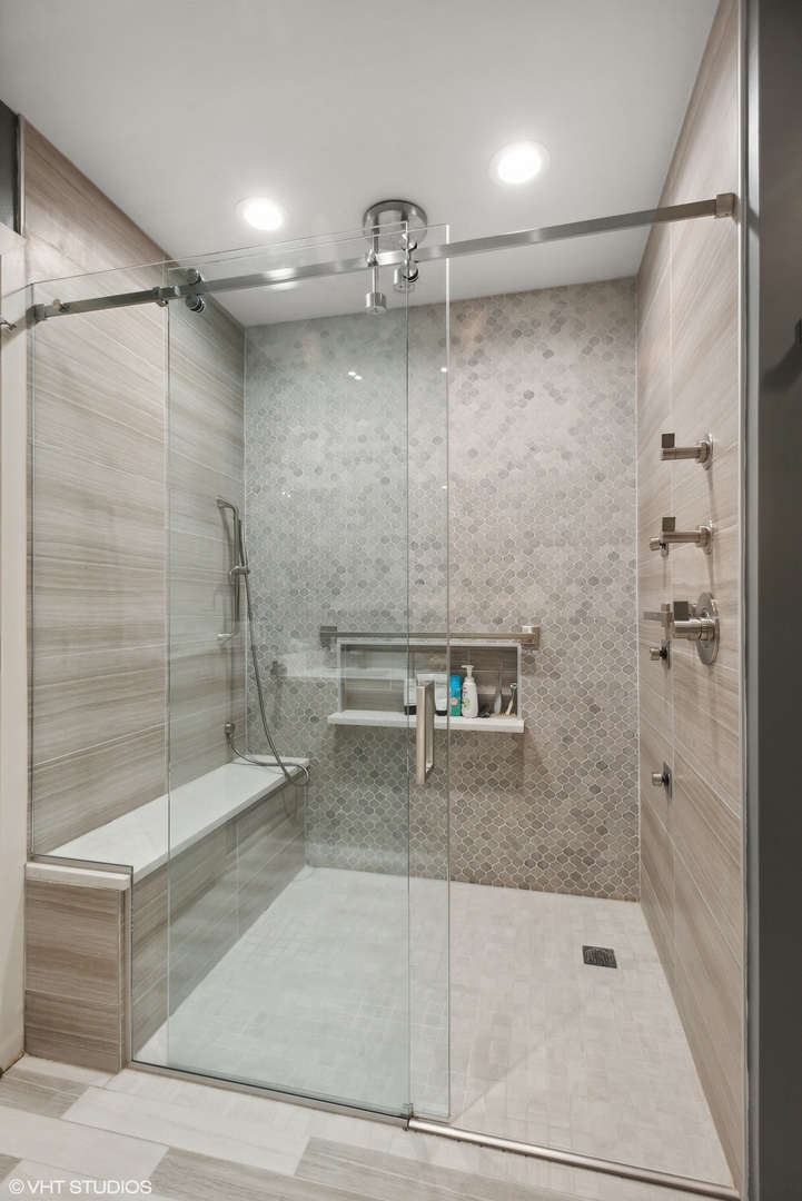 500 W Superior Street Unit: 1713