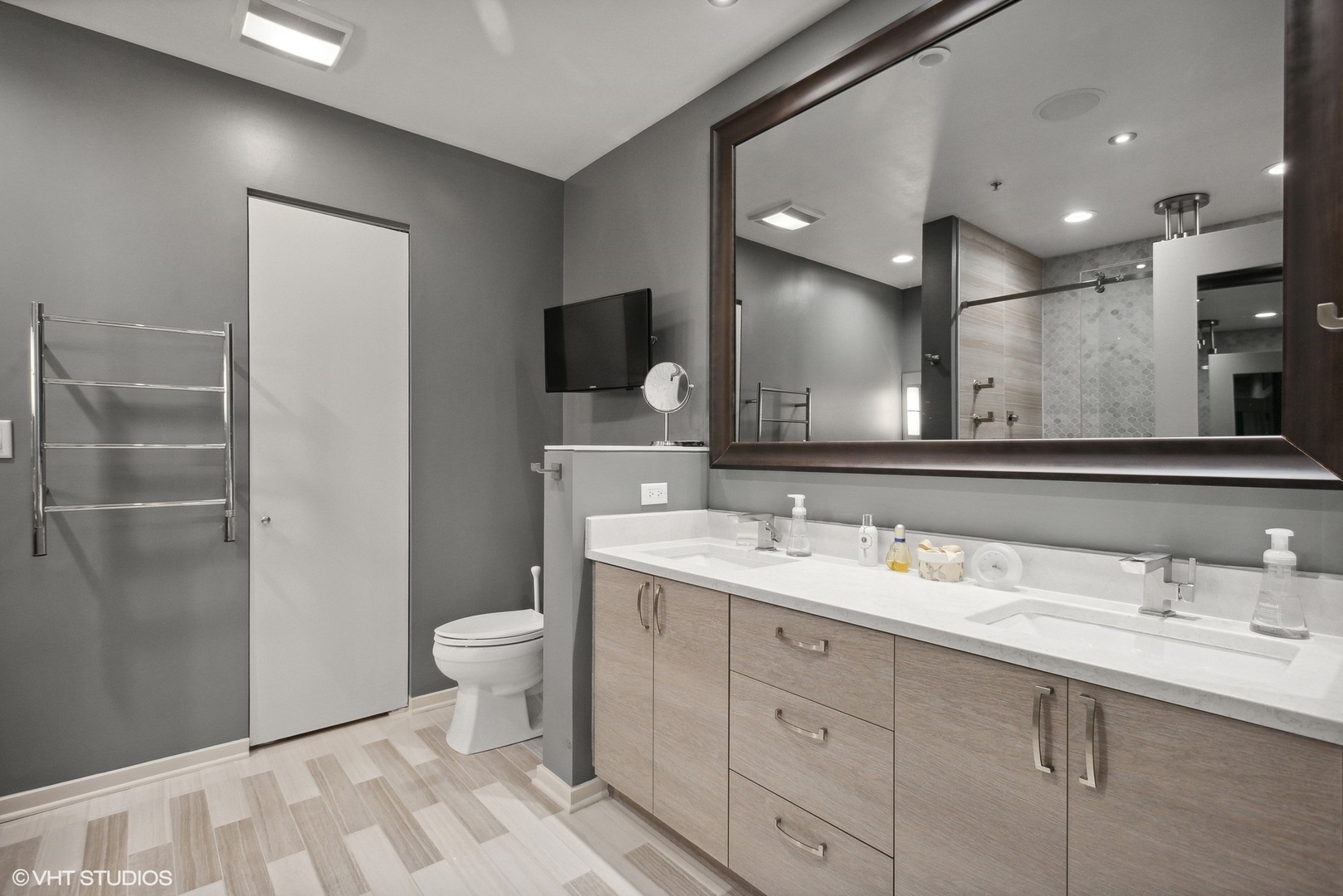 500 W Superior Street Unit: 1713