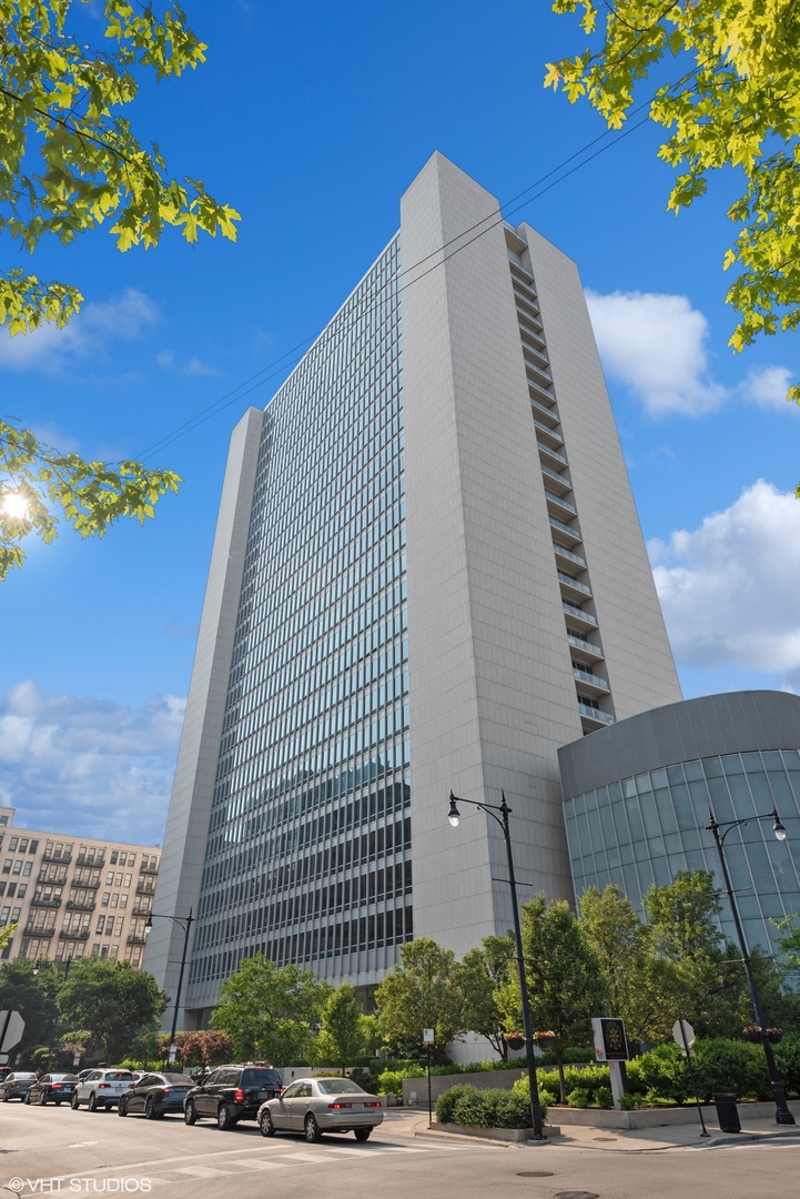 500 W Superior Street Unit: 1713