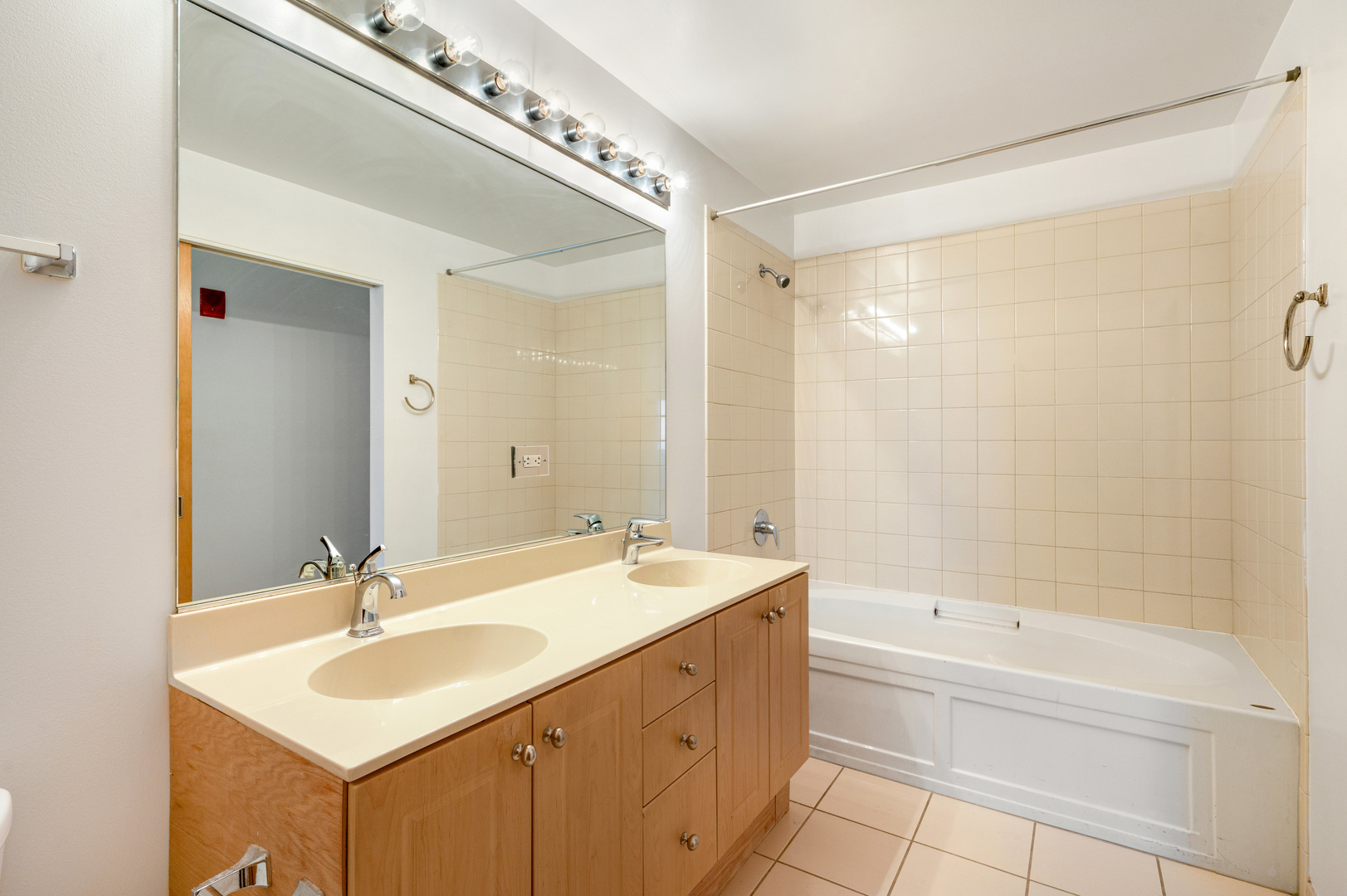 1720 S Michigan Avenue Unit: 1012