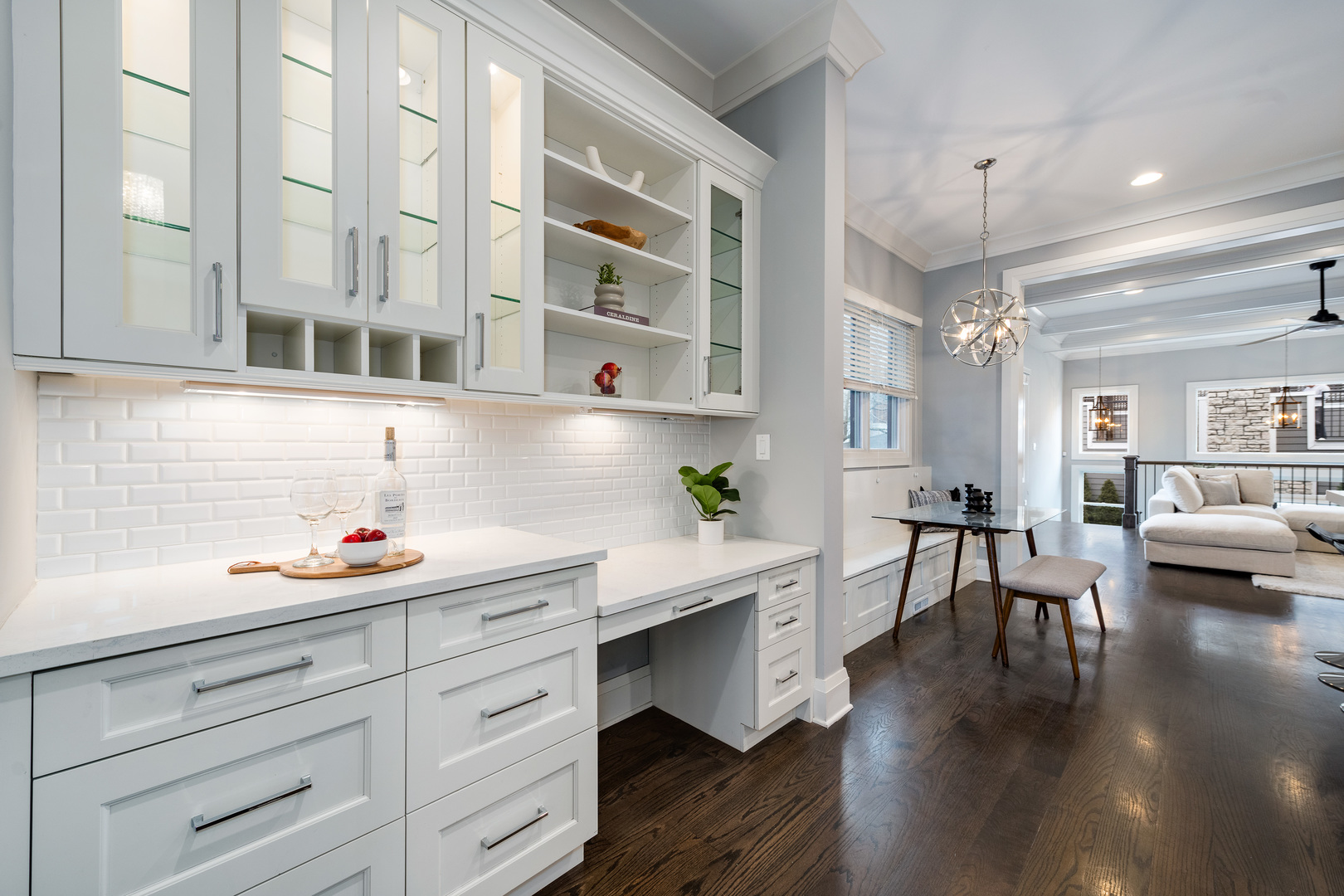 2907 N Seeley Avenue