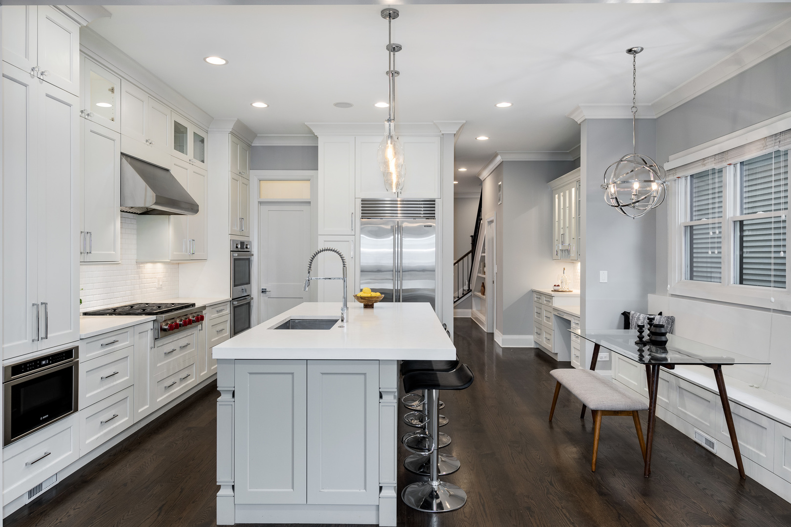 2907 N Seeley Avenue