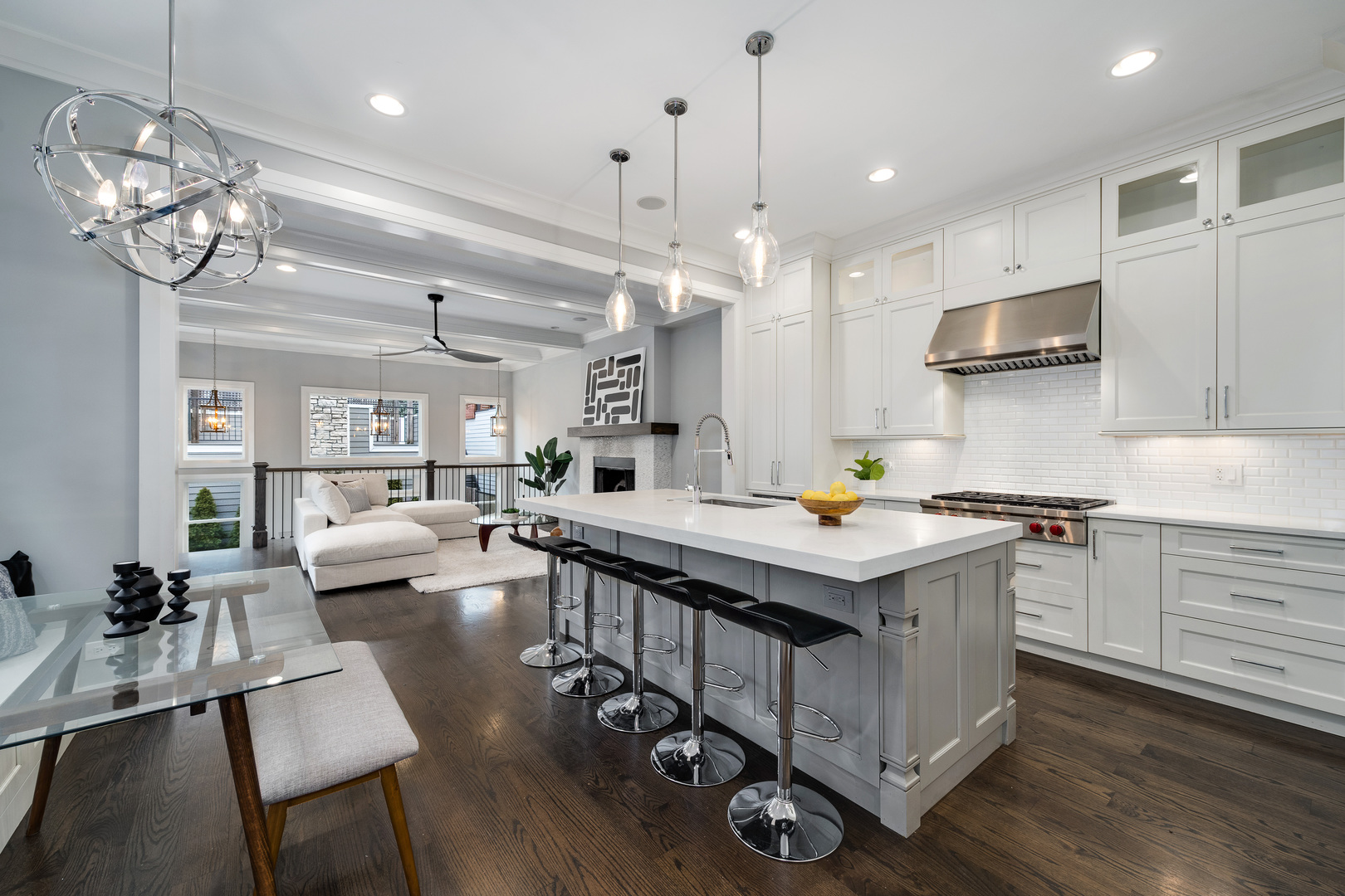 2907 N Seeley Avenue