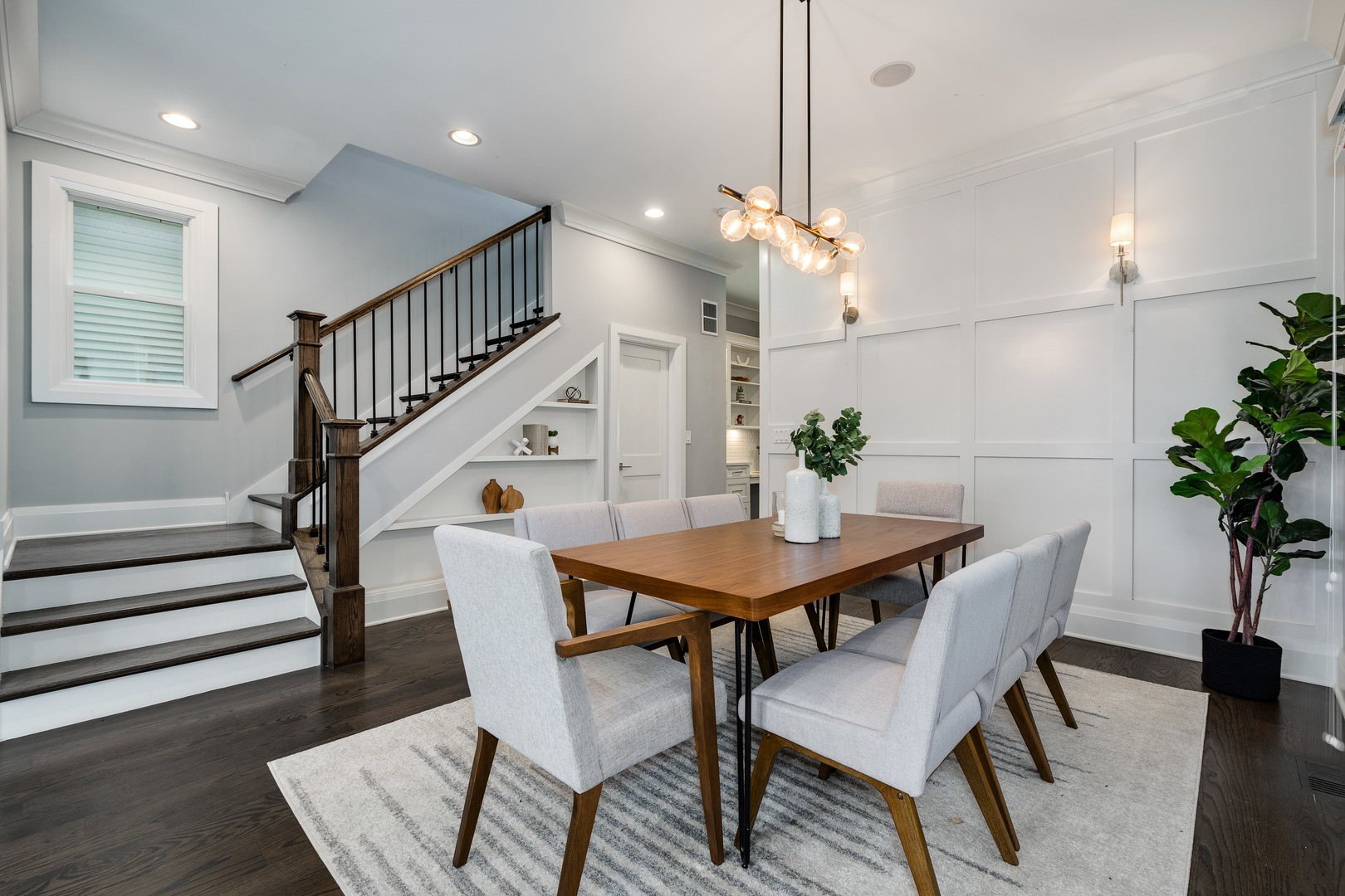 2907 N Seeley Avenue