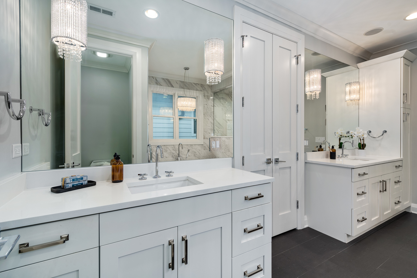 2907 N Seeley Avenue