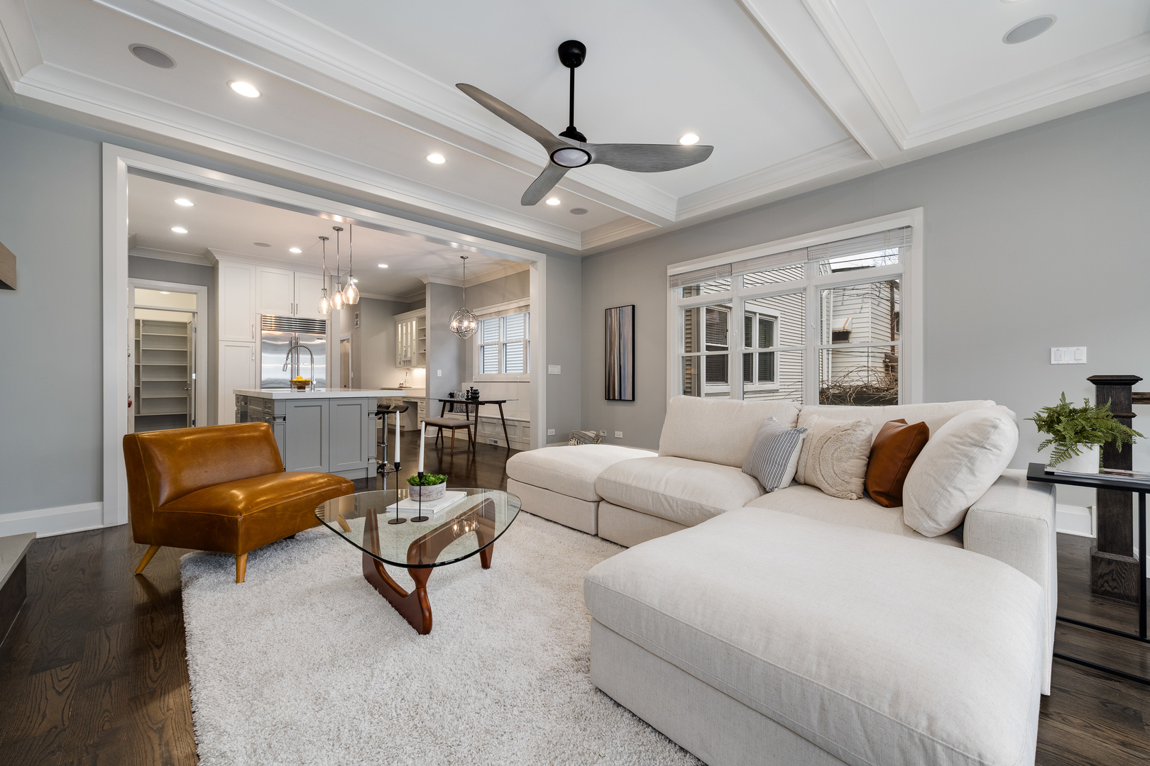 2907 N Seeley Avenue