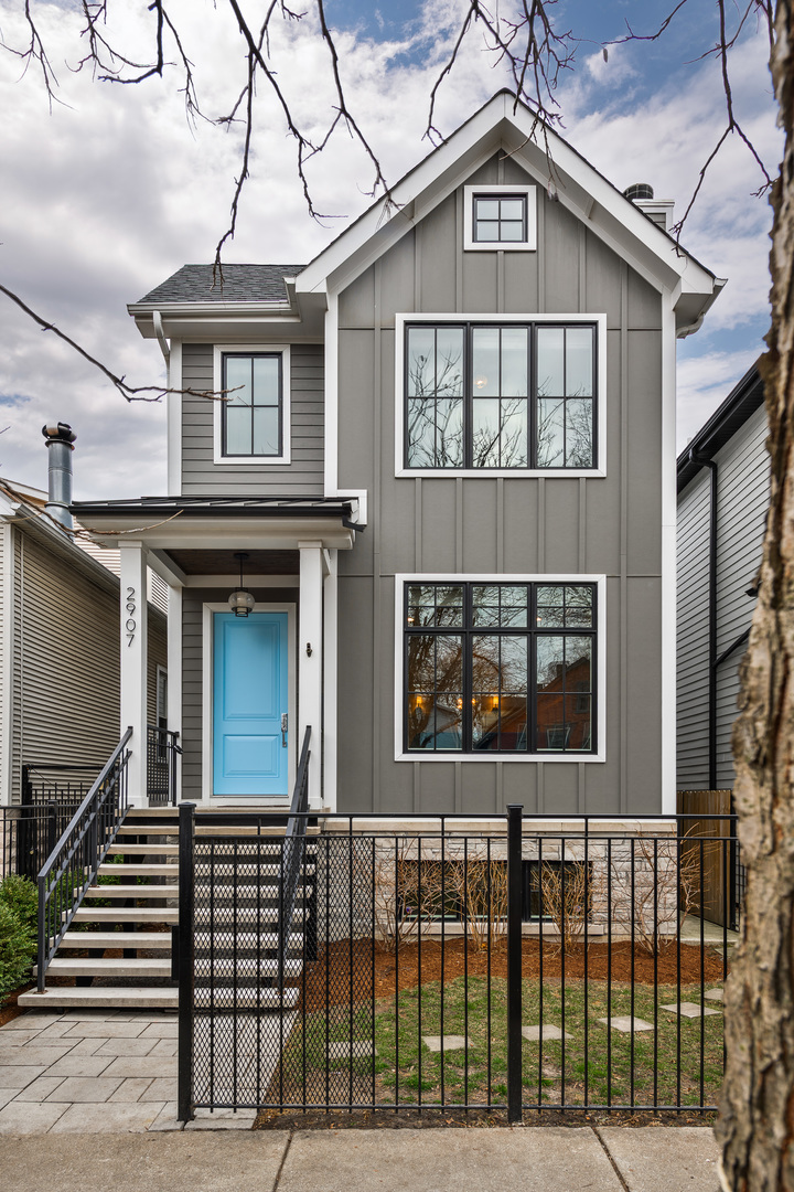 2907 N Seeley Avenue