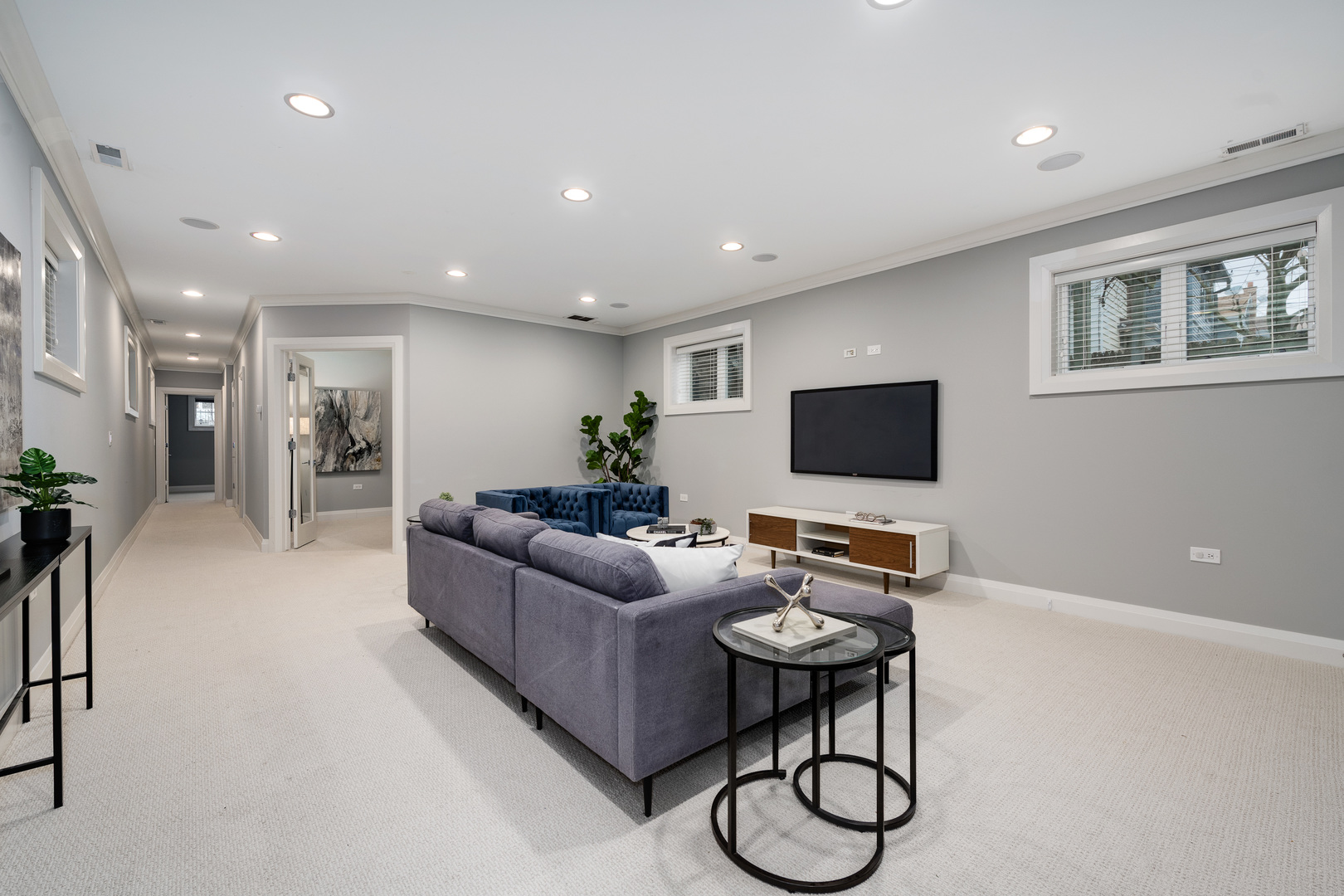 2907 N Seeley Avenue