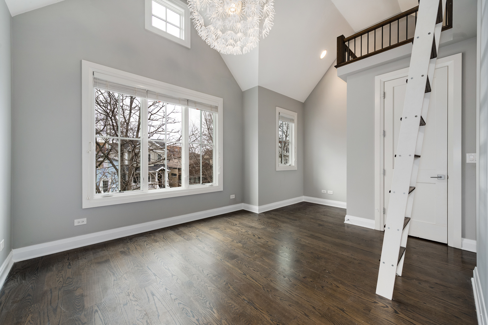 2907 N Seeley Avenue