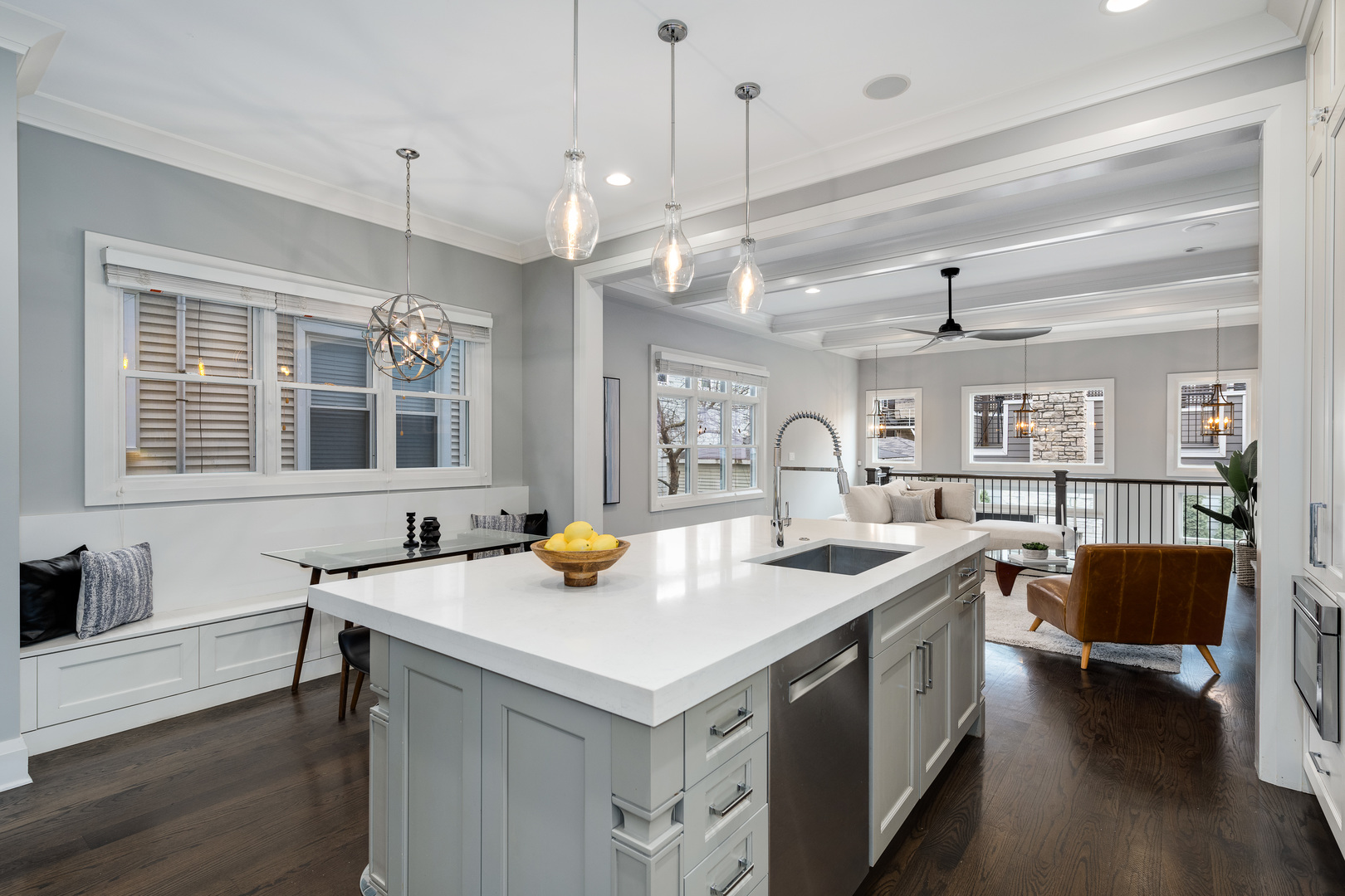 2907 N Seeley Avenue