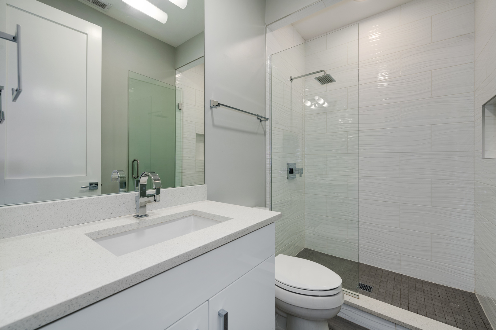 2907 N Seeley Avenue