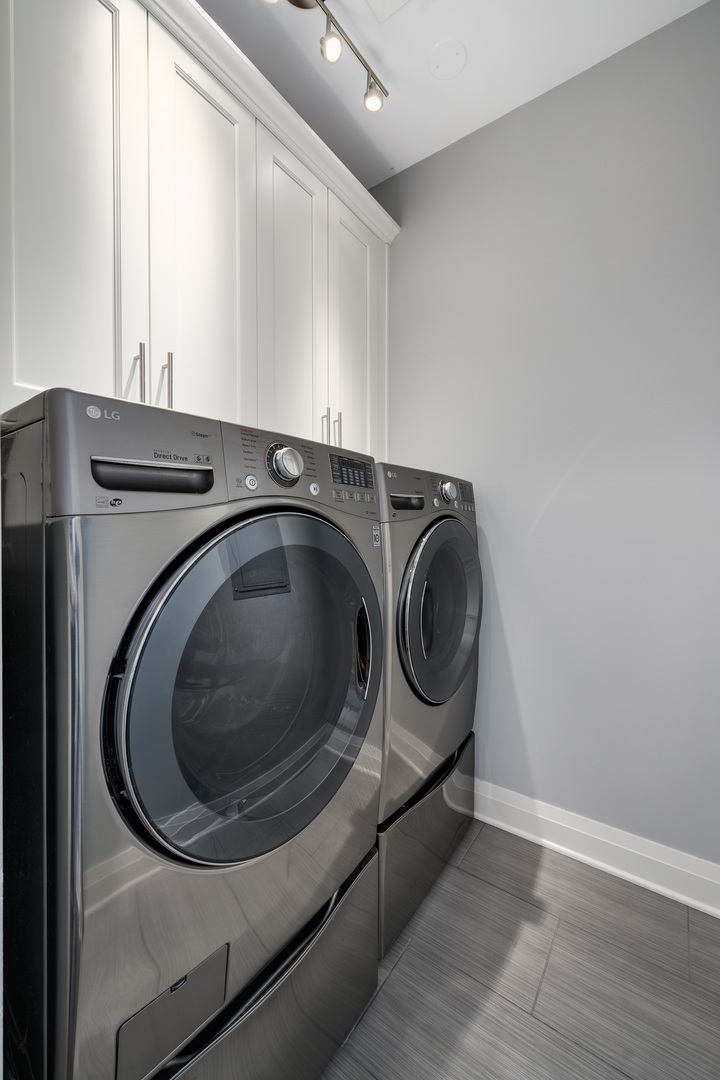 2907 N Seeley Avenue