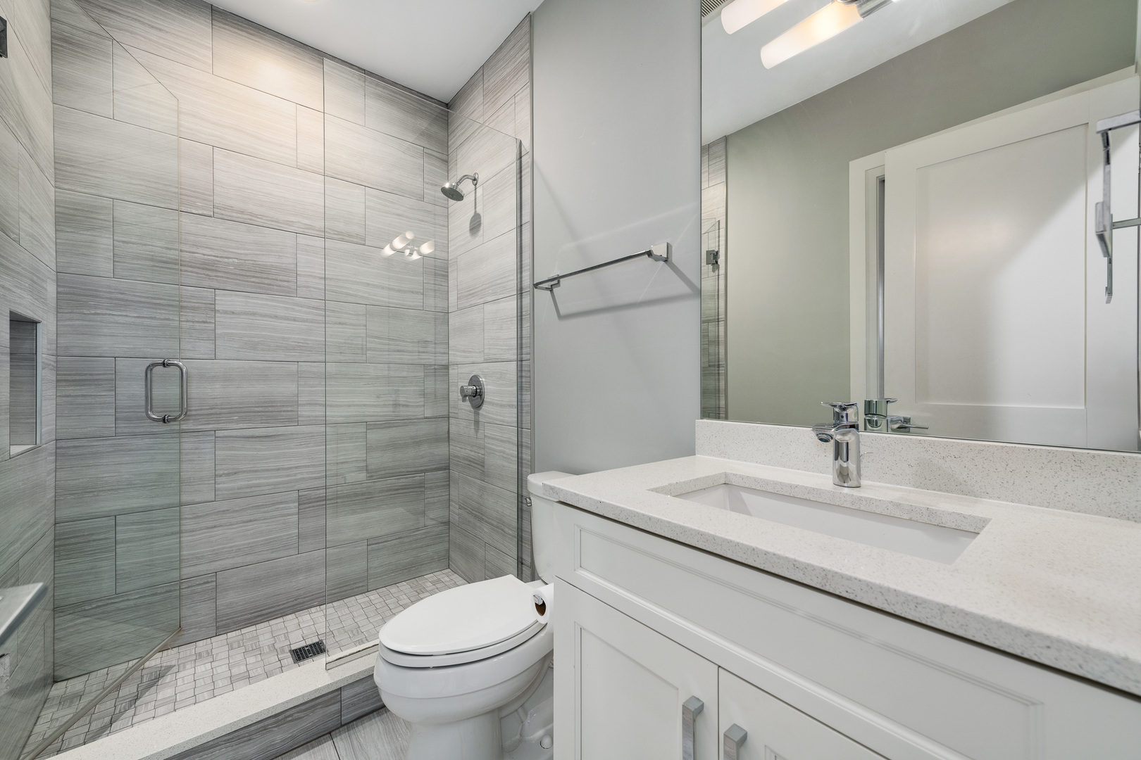 2907 N Seeley Avenue