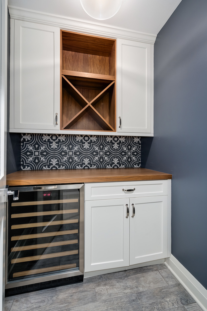 2907 N Seeley Avenue