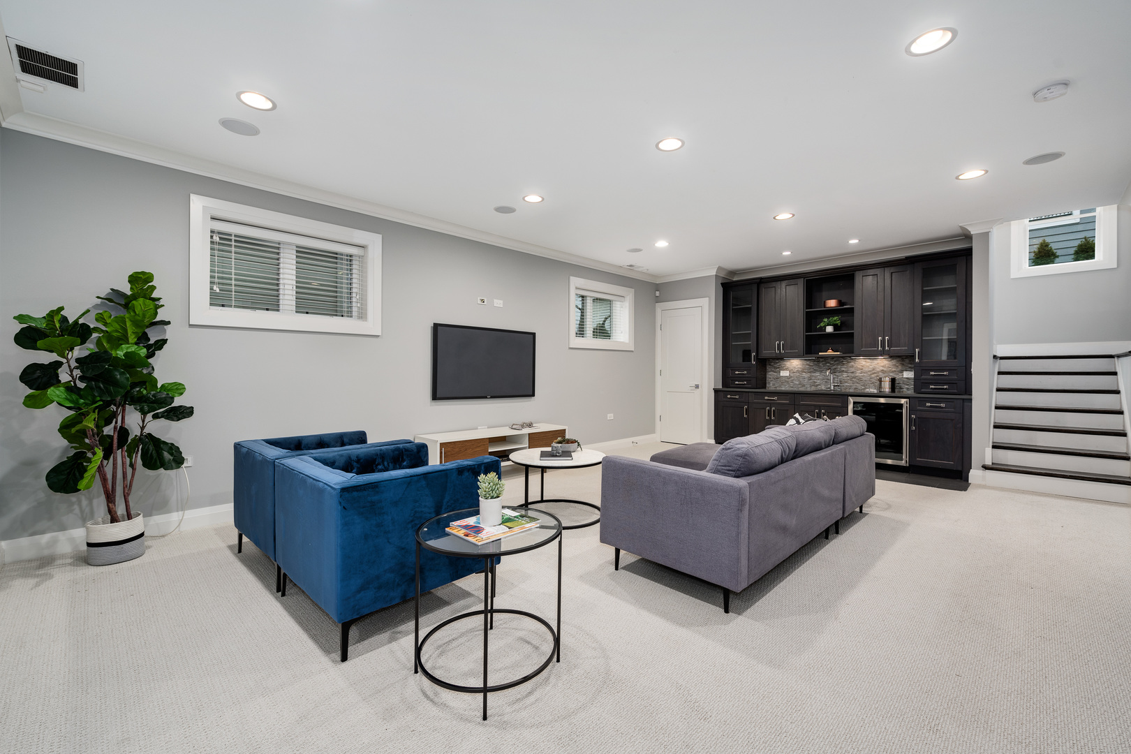 2907 N Seeley Avenue