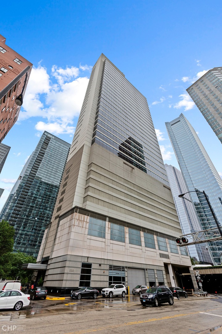 333 N Canal Street Unit: 1307