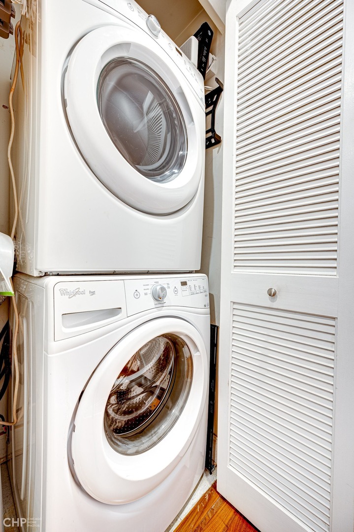 333 N Canal Street Unit: 1307