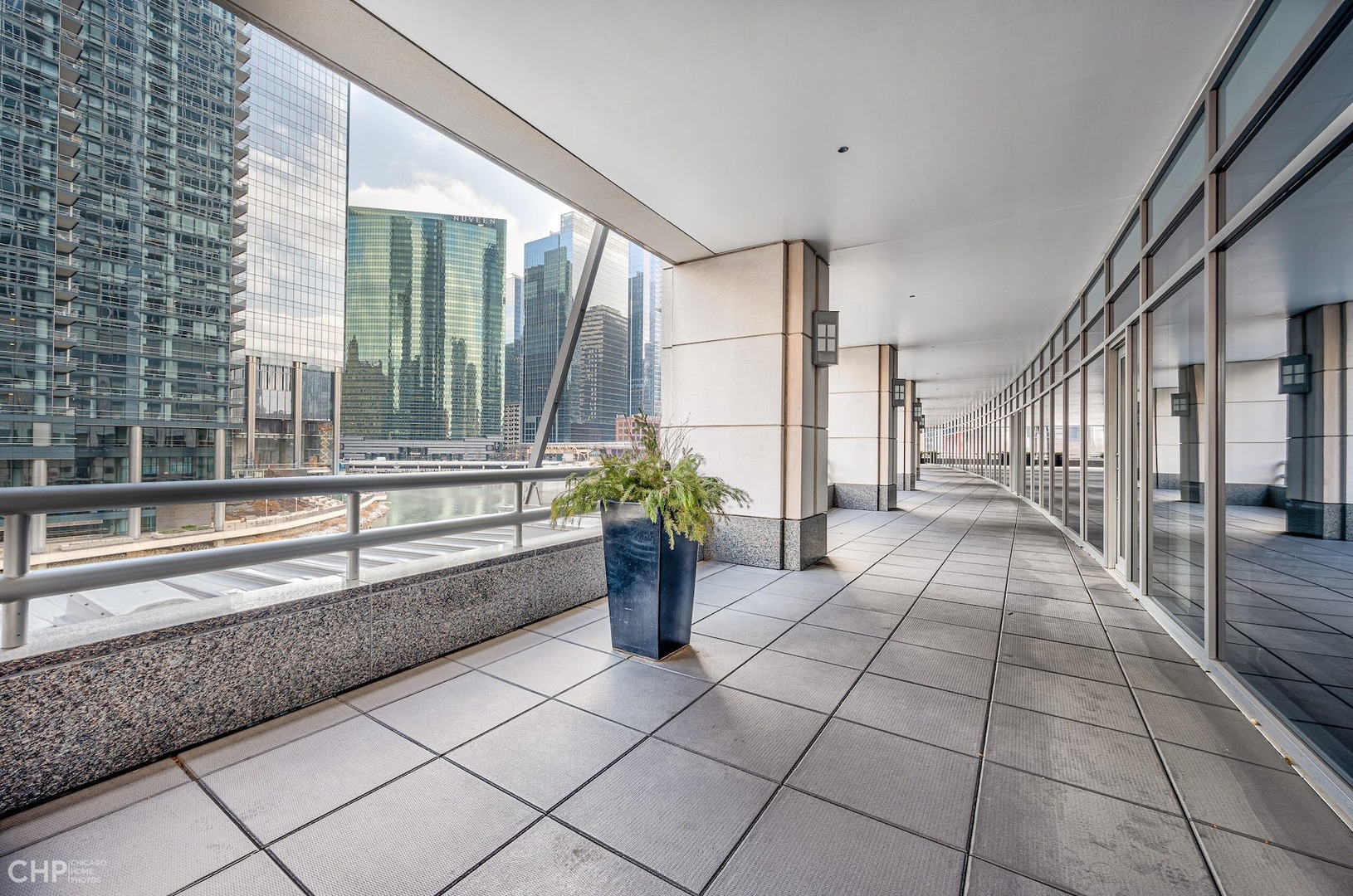 333 N Canal Street Unit: 1307
