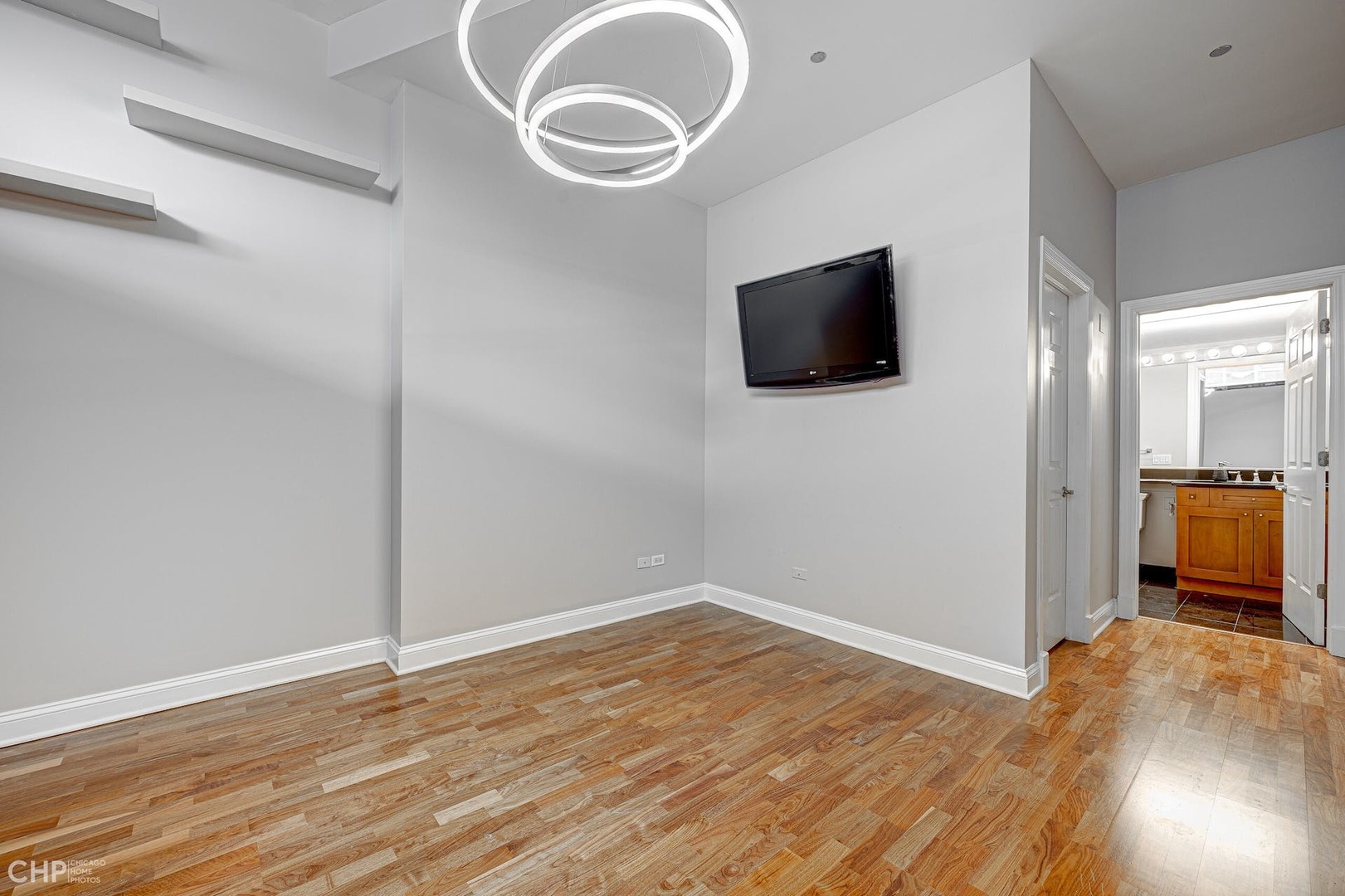 333 N Canal Street Unit: 1307