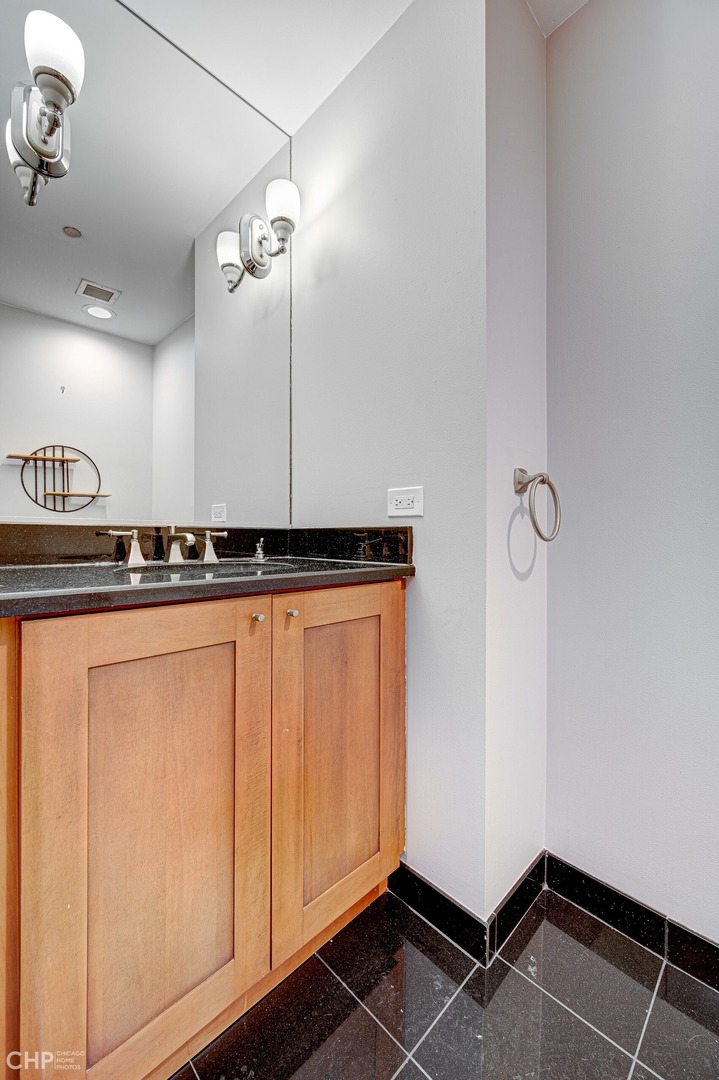 333 N Canal Street Unit: 1307