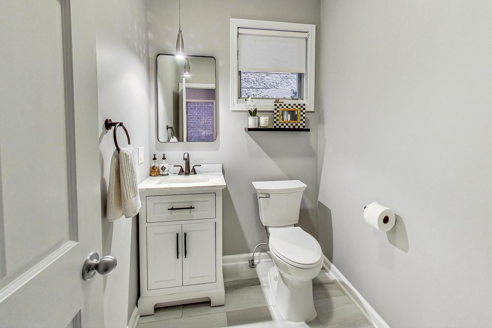 1082 N Hermitage Avenue Unit: 1