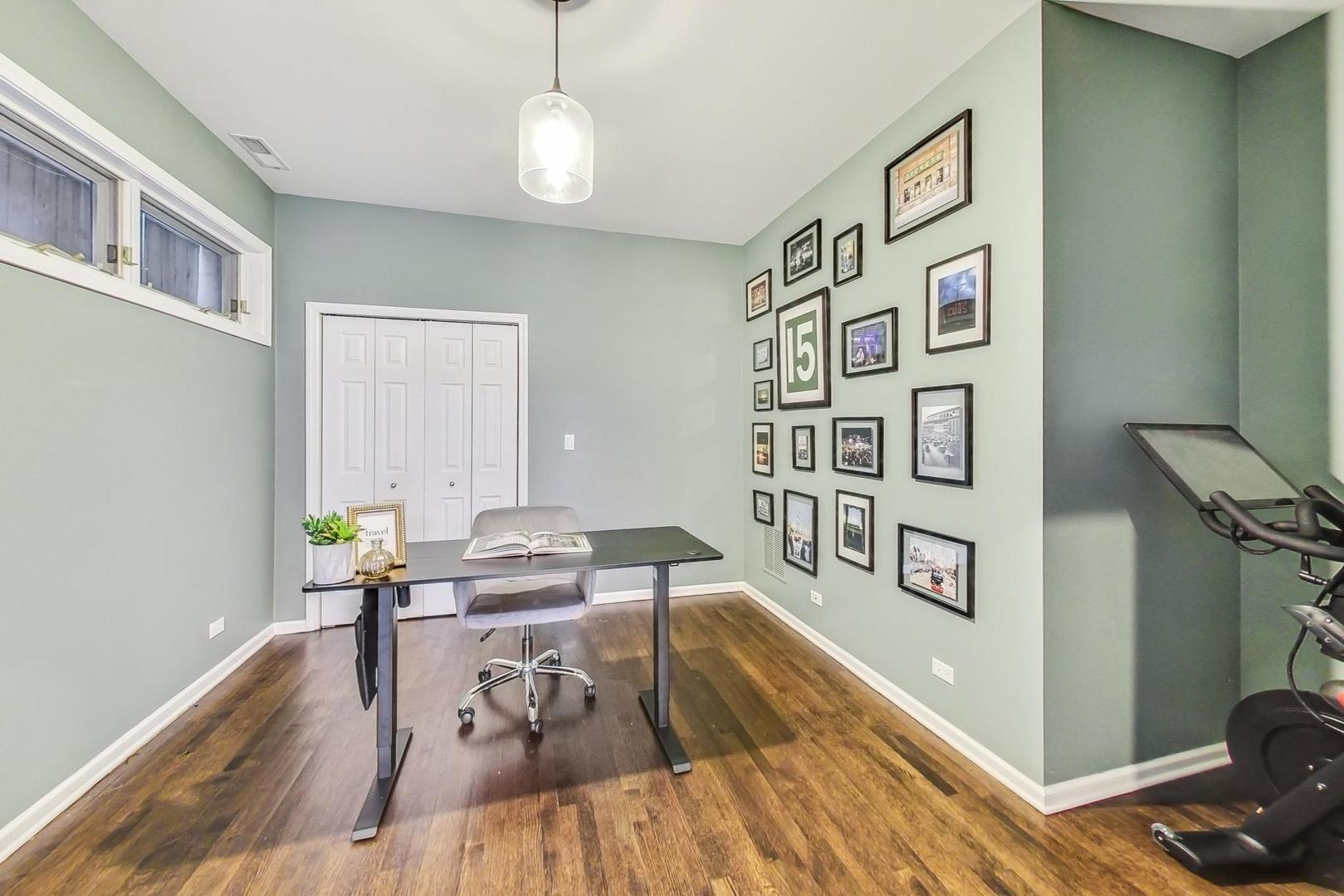 1082 N Hermitage Avenue Unit: 1