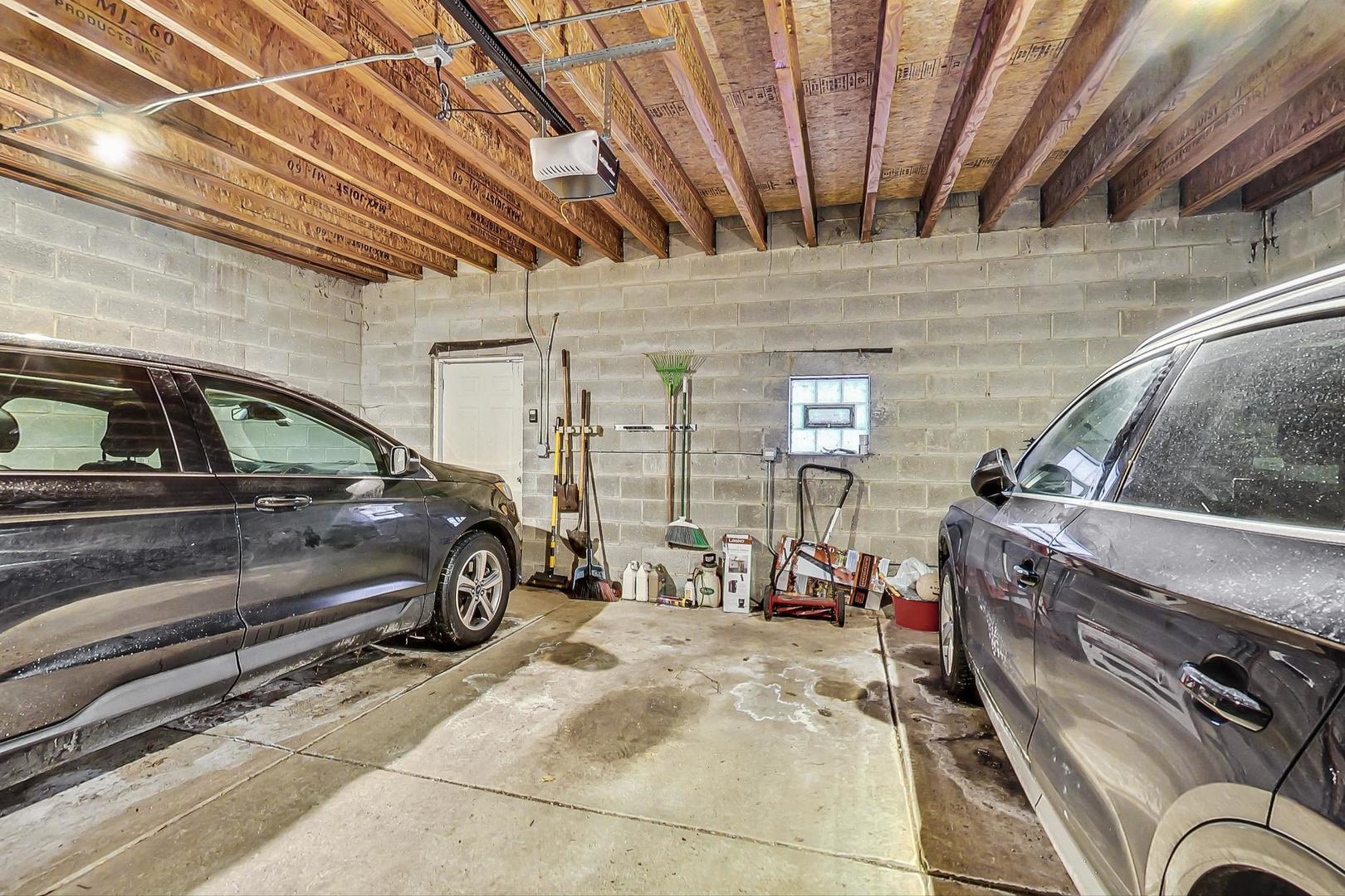 1082 N Hermitage Avenue Unit: 1