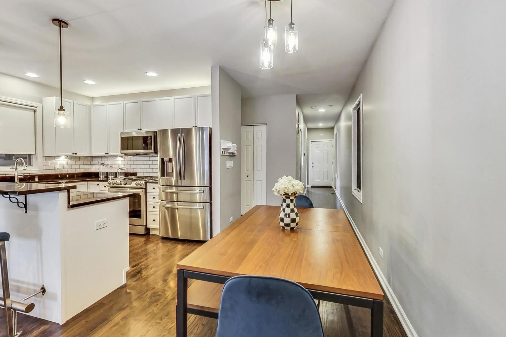 1082 N Hermitage Avenue Unit: 1