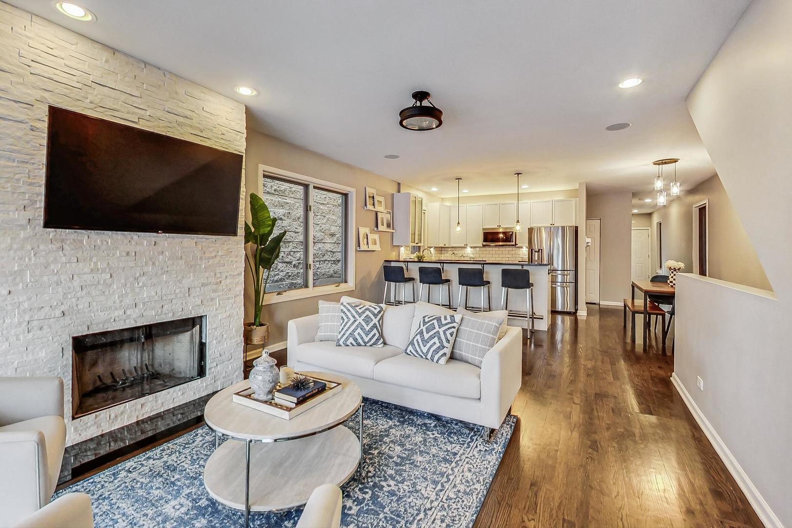 1082 N Hermitage Avenue Unit: 1