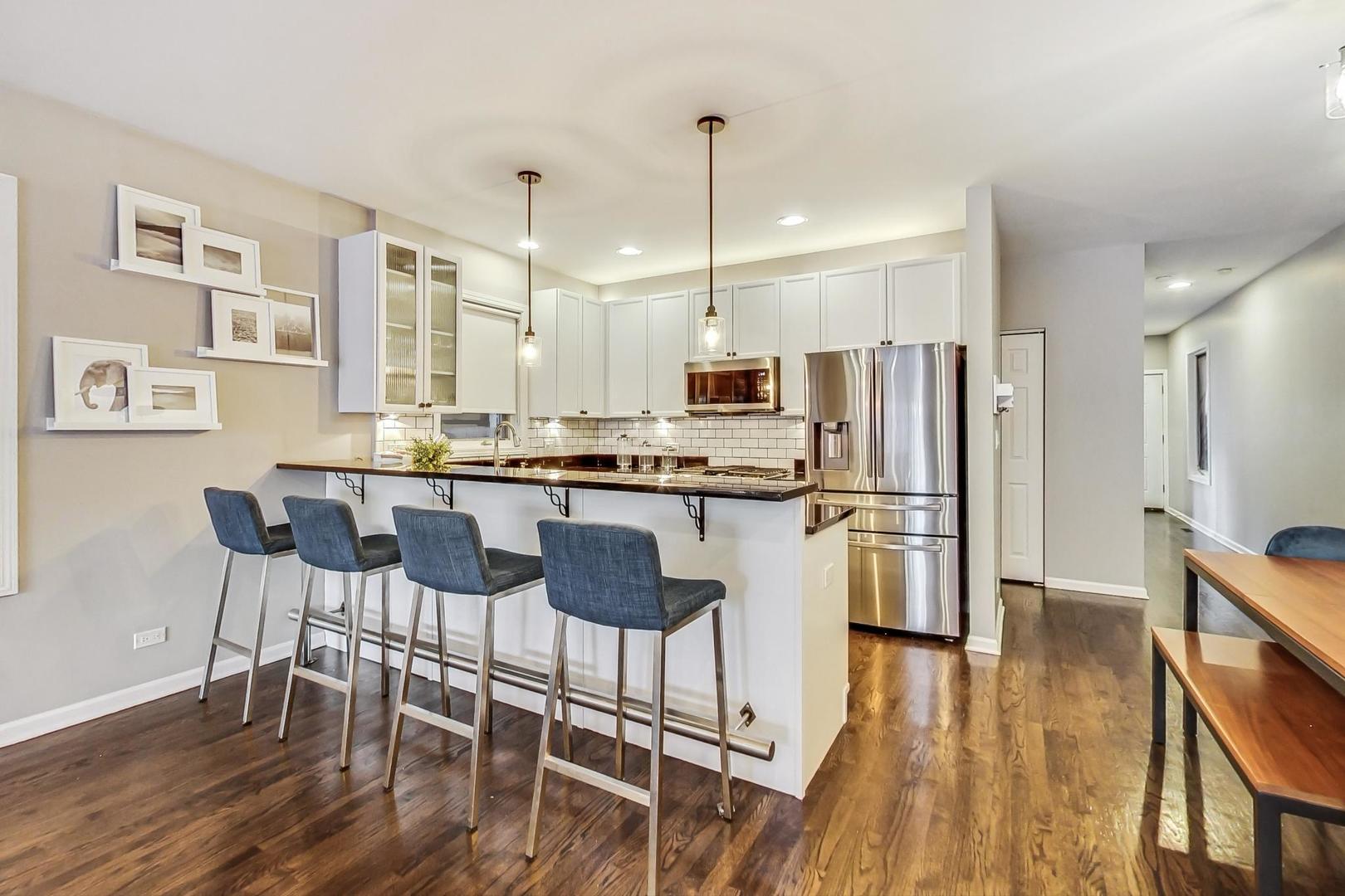 1082 N Hermitage Avenue Unit: 1