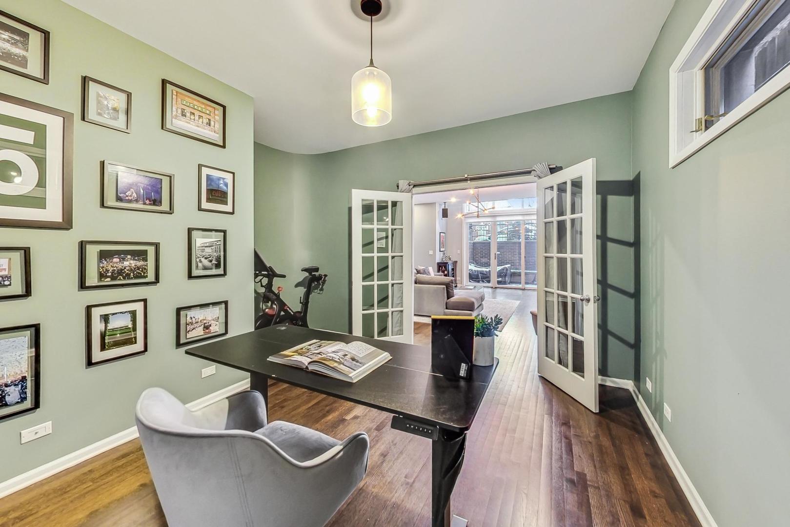 1082 N Hermitage Avenue Unit: 1