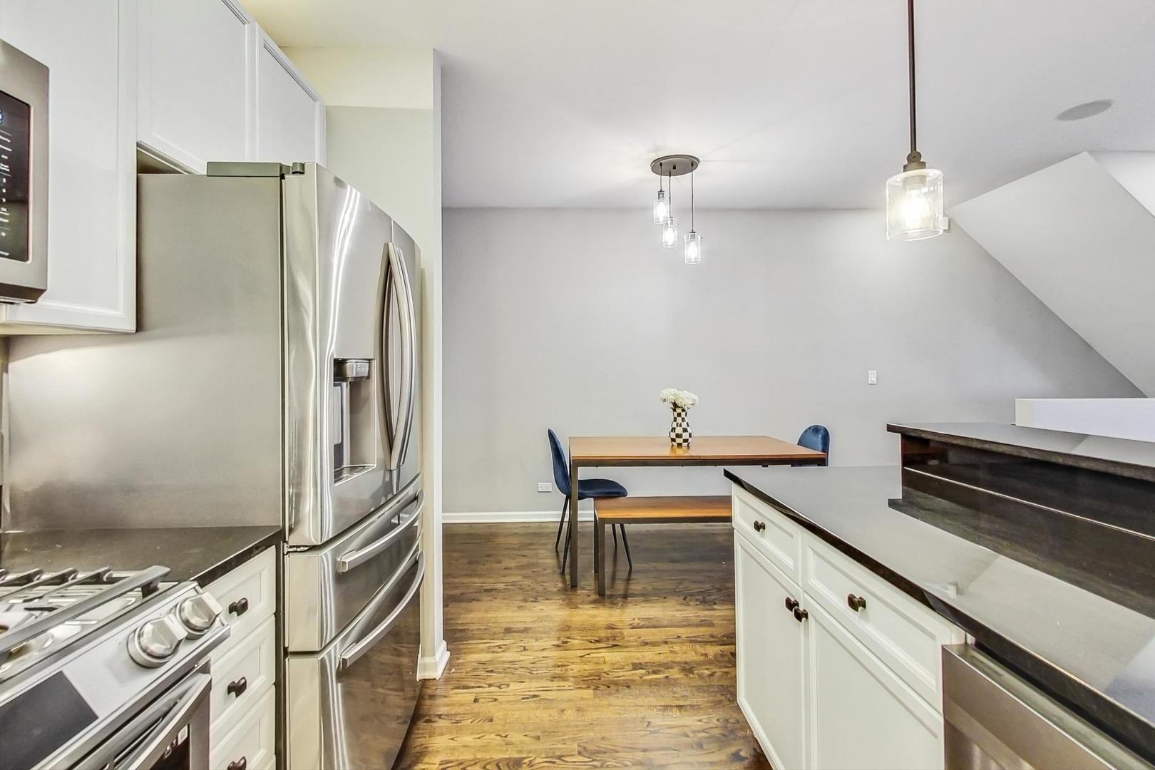 1082 N Hermitage Avenue Unit: 1