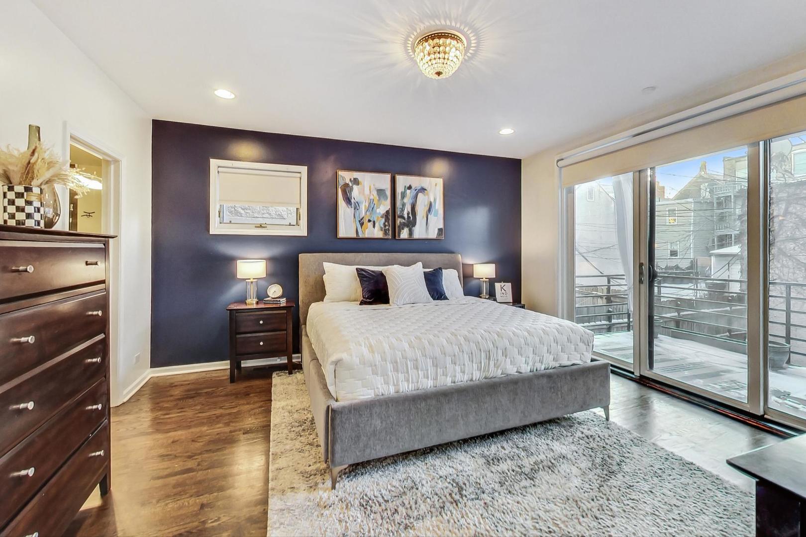 1082 N Hermitage Avenue Unit: 1