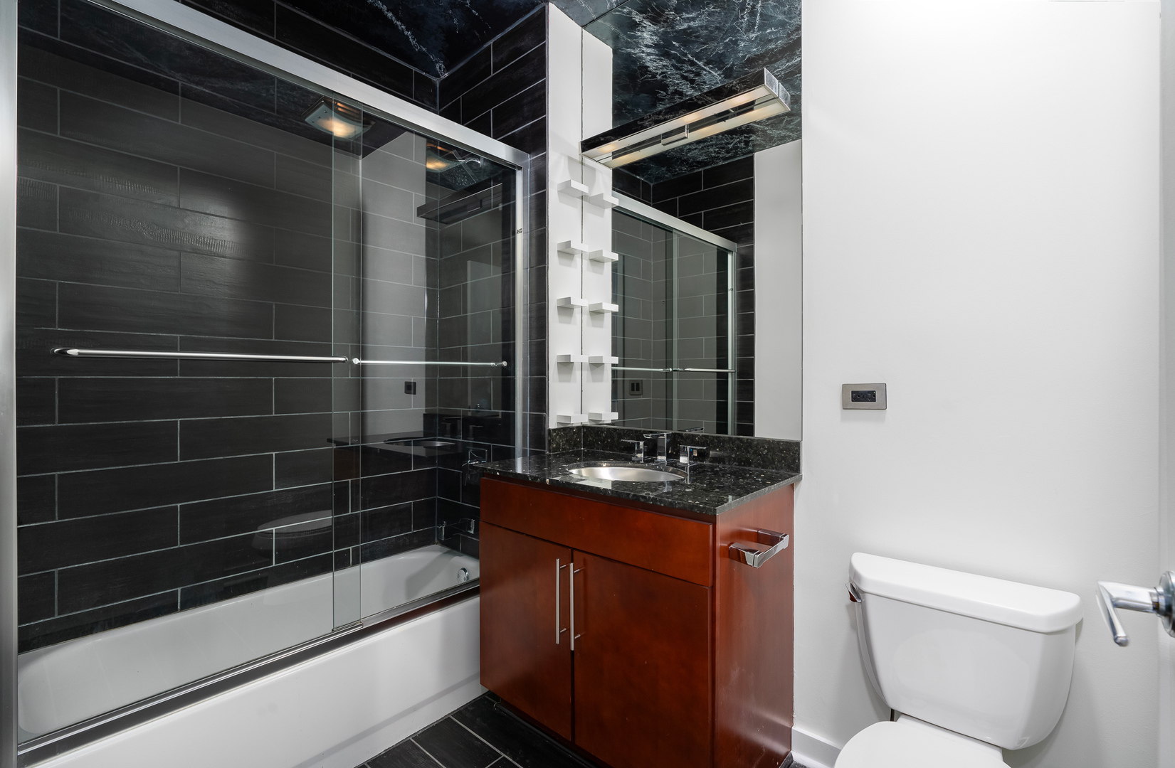 700 N Larrabee Street Unit: 308